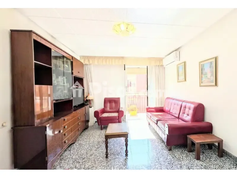 Soggiorno - Spacious East-Facing Flat with Balcony in Sector Quinto