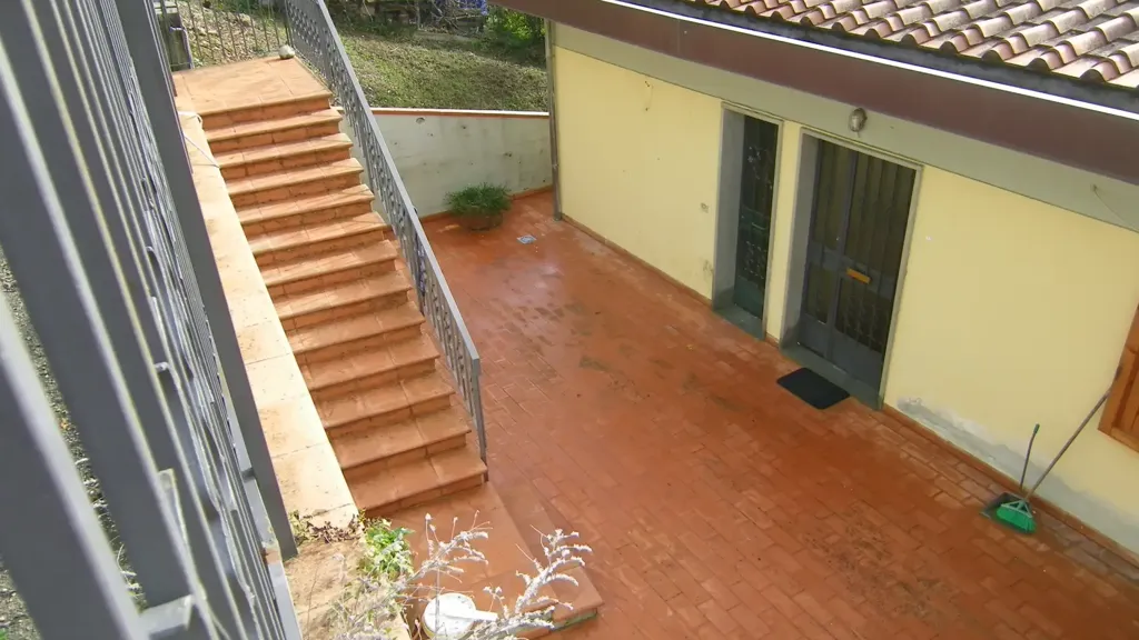 Aed - Terraced Villa with Hillside View in San Casciano