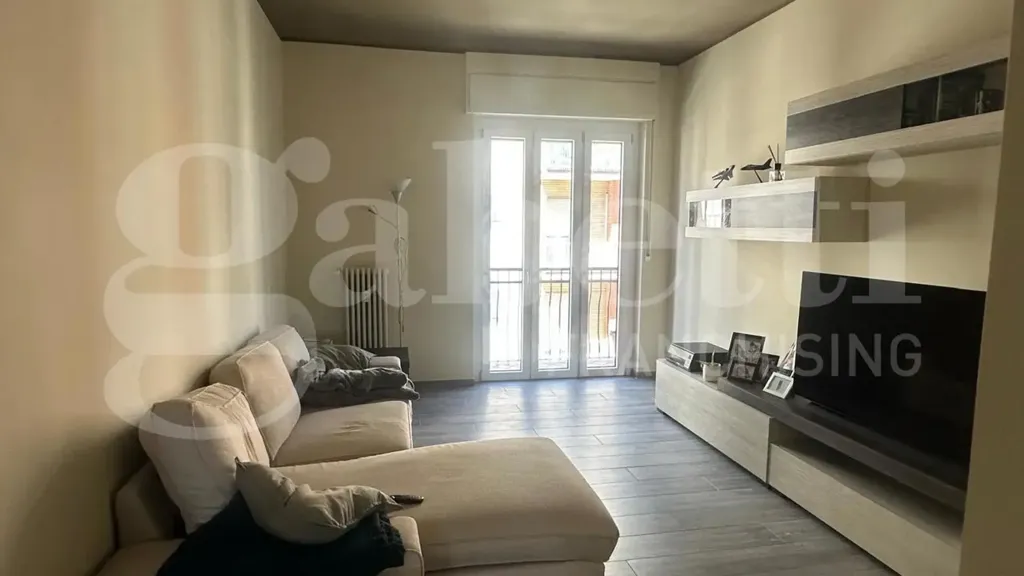 Elutuba - Rear-Facing Triplex in Turin