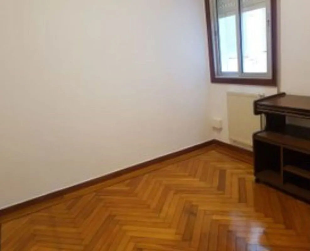 Chambres - 3-Bed Apartment with Garage in As Travesas