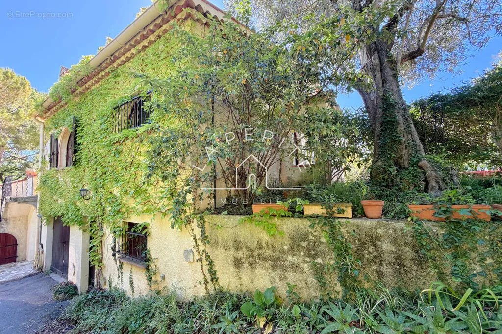 Välivaade - Charming Provençal House with Sea View in Spéracèdes
