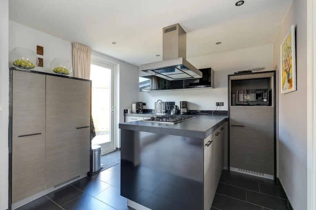 Cuisine - Corner House with Overhang in Hoorn