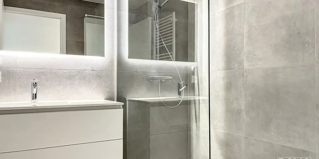 Vannitoad - Modern Apartment with Terrace in Diepenbeek