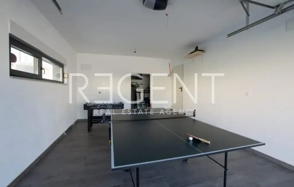 Pièces - Luxury Villa with Sea View near Split