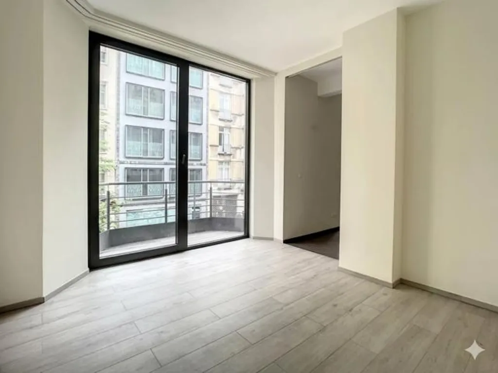 Toad - Recent Multi-Unit Building with Terrace in Central Brussels