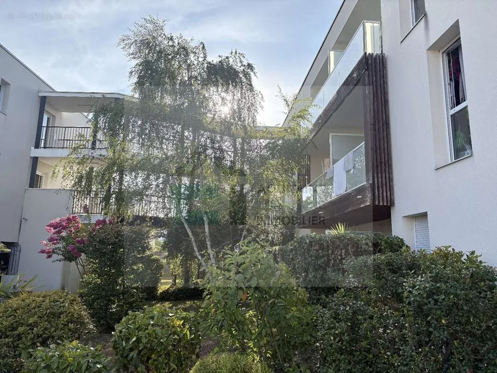 Garden - T2 Apartment with South Balcony in Bègles