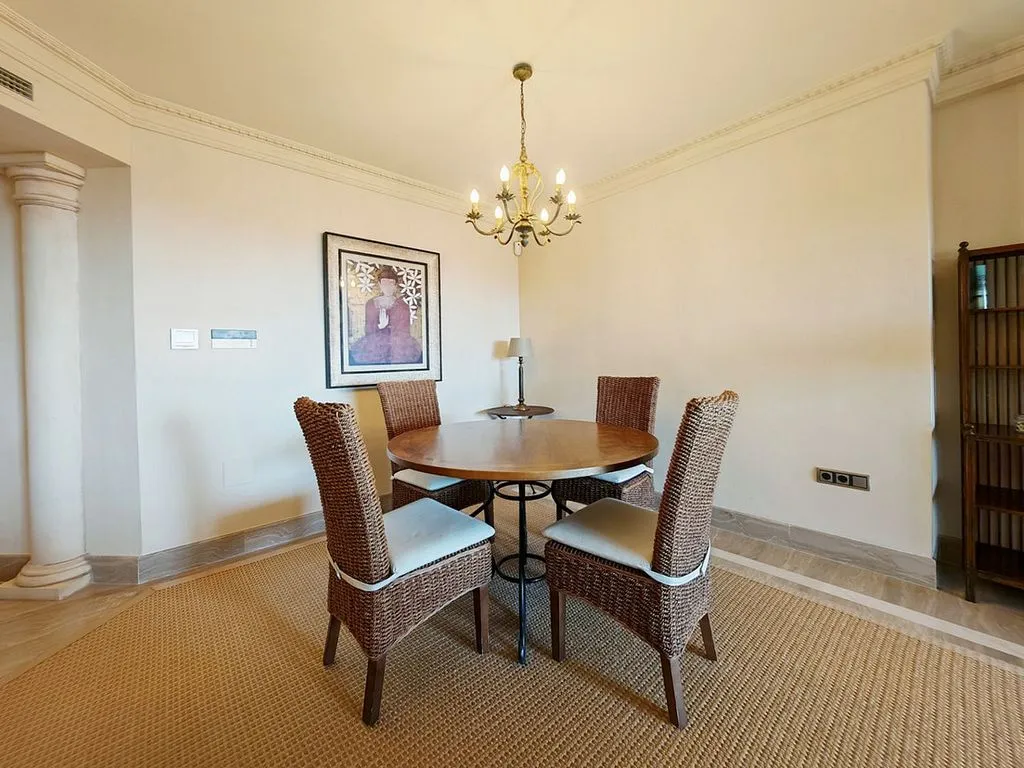 Söögituba - Luxury Apartment with Sea View in Sierra Blanca, Marbella