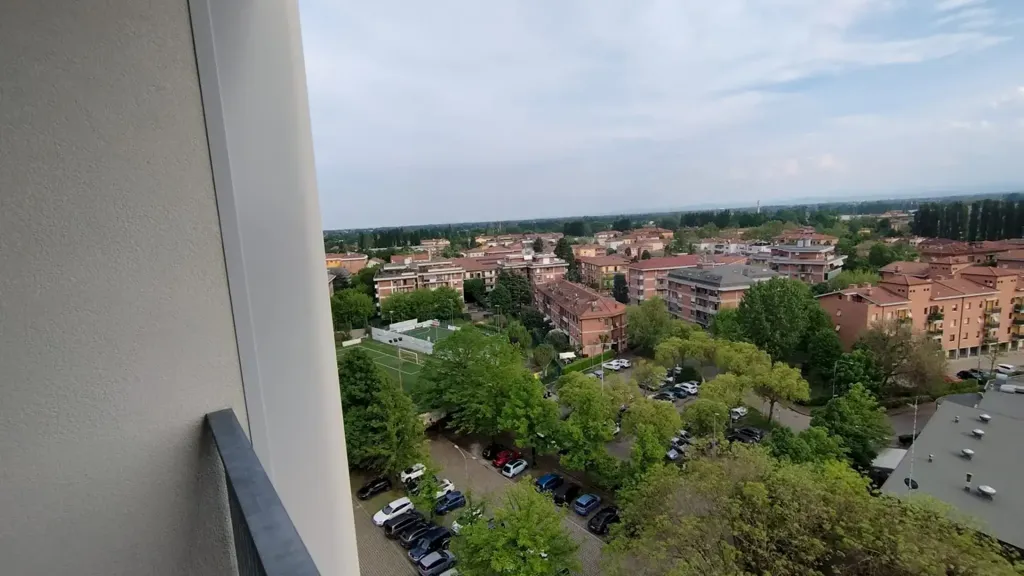 Balcon - Spacious Apartment with Balcony in Modena