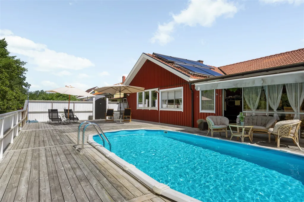 Piscine - One-Storey Villa with Pool in Lerdala