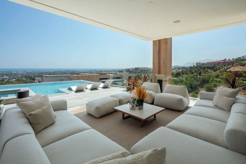 Piscine - Luxury Villa with Panoramic Sea Views in Benahavís