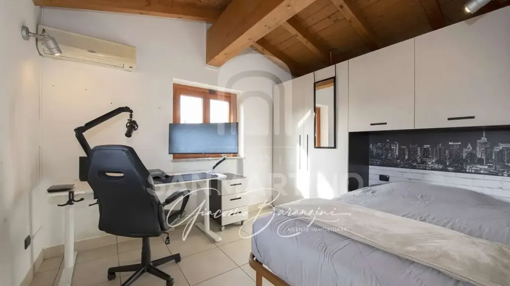 Chambres - Villa with Garden in Travedona-Monate