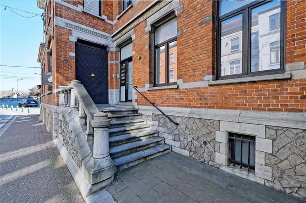 Välivaade - Converted Pharmacy Apartment in Tamines
