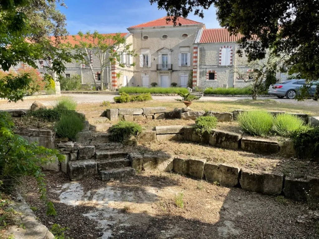Jardin - Propriété pour Événementiel avec 10 Logements à Pernes-les-Fontaines