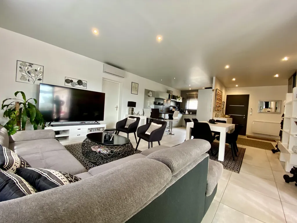 Elutuba - Contemporary House with Pool in Sauvian