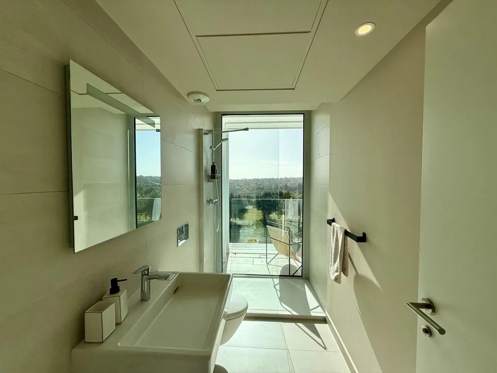 Vannitoad - Golf Villa with Sea Views in Sotogrande