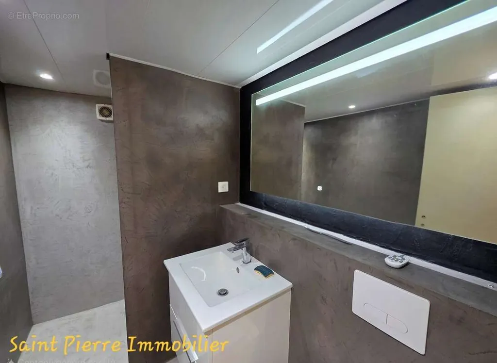 Salles de bain - Complexe d'Appartements de Luxe avec Piscine à Martigues