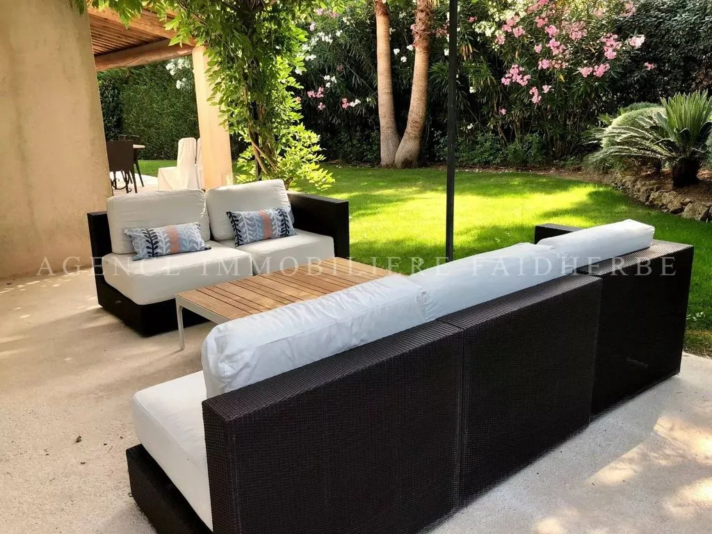 Terrasse - Villa de Luxe avec Piscine à Saint-Tropez