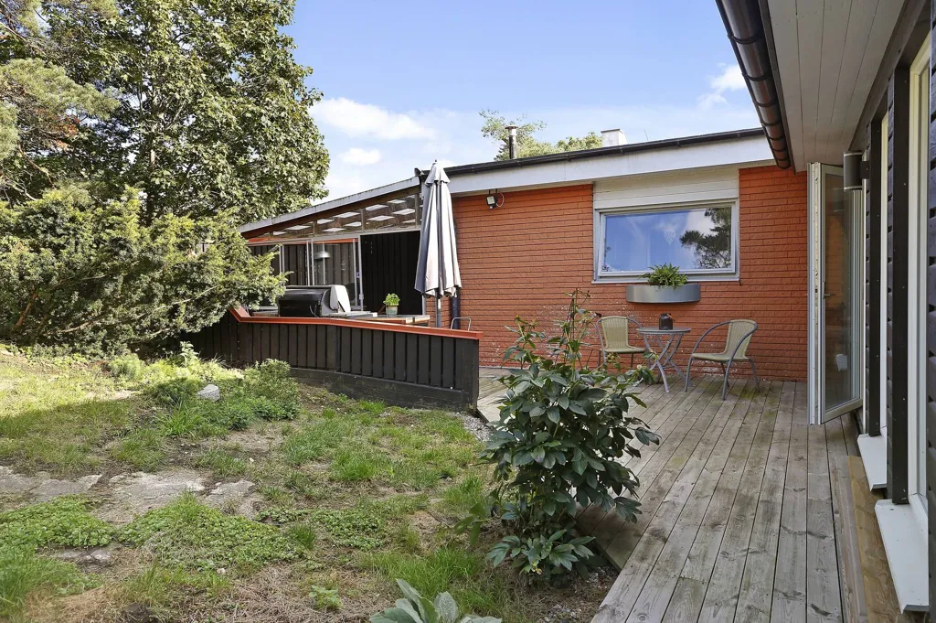 Terrasse - Two-Storey Villa with Pool in Upplands Väsby