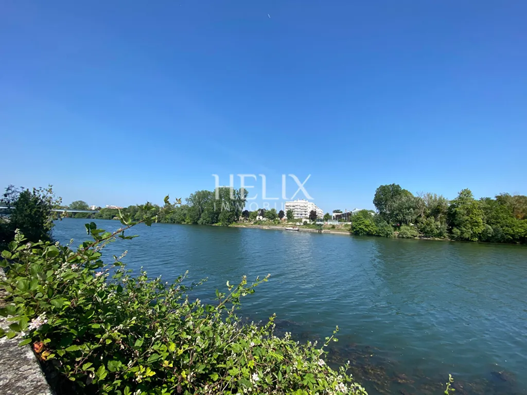 3-Bed Flat with Balcony in Le Pecq Centre