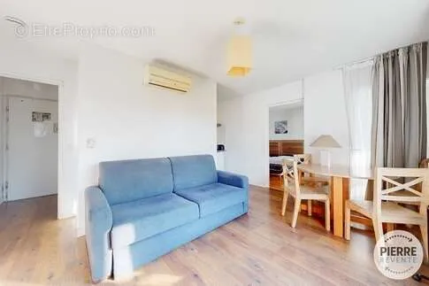 Séjour - Appartement Meublé avec Balcon à Lagord