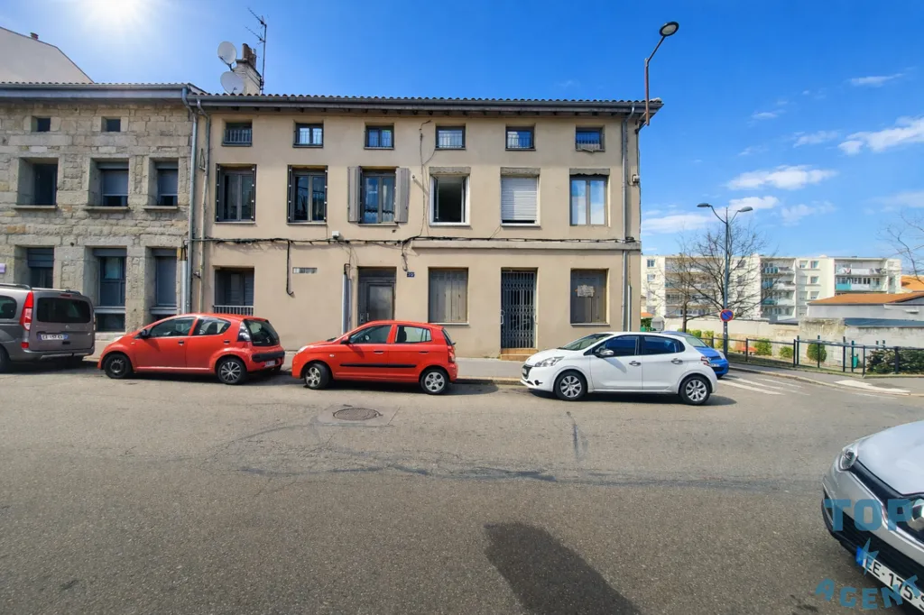 Extérieur - Appartement Rénové avec Cave à Lyon