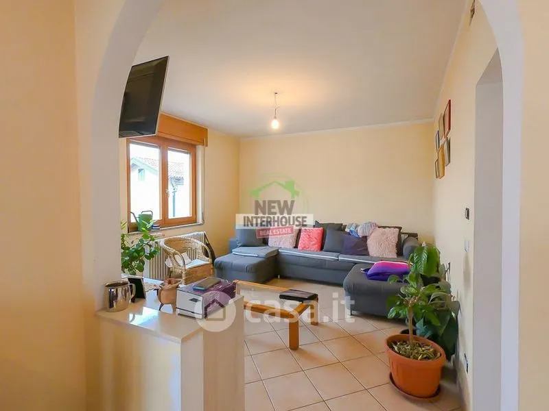 Elutuba - Rustic Townhouse with Terrace in Zuglio