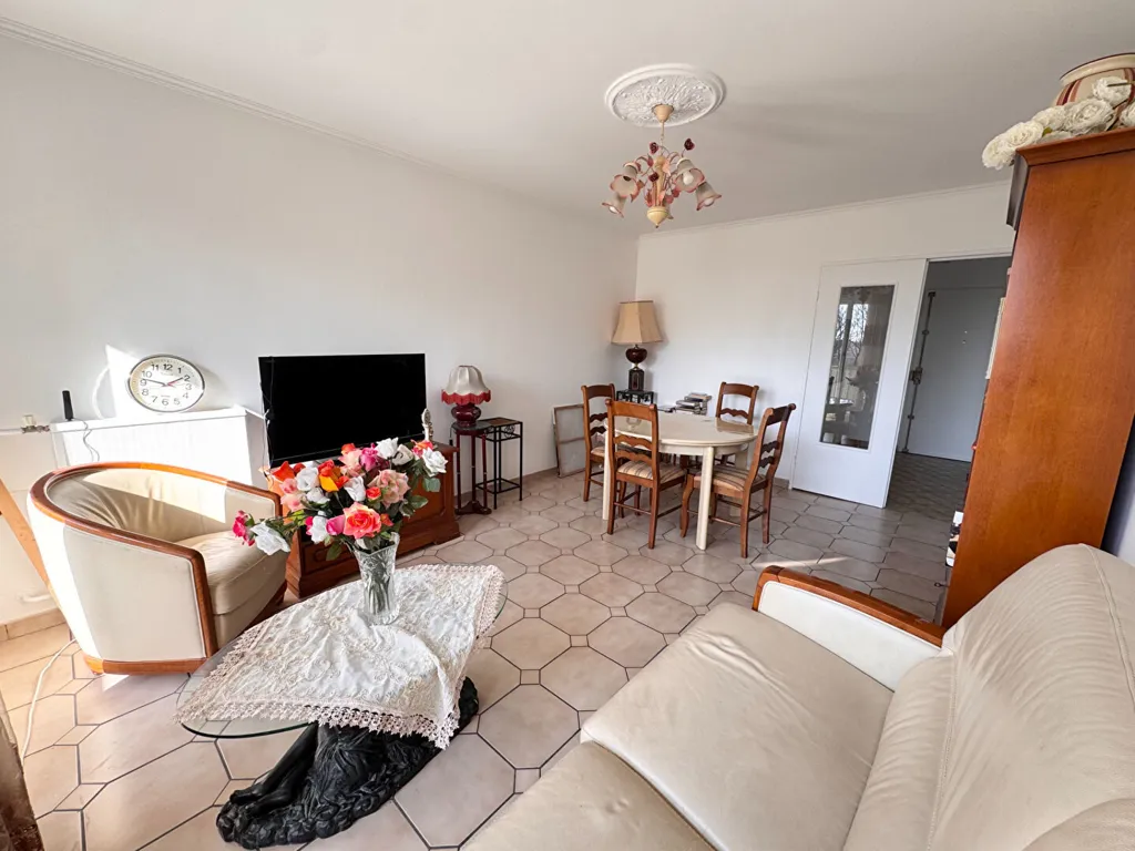 Soggiorno - 4-Piece Flat with Balcony in Viry-Châtillon