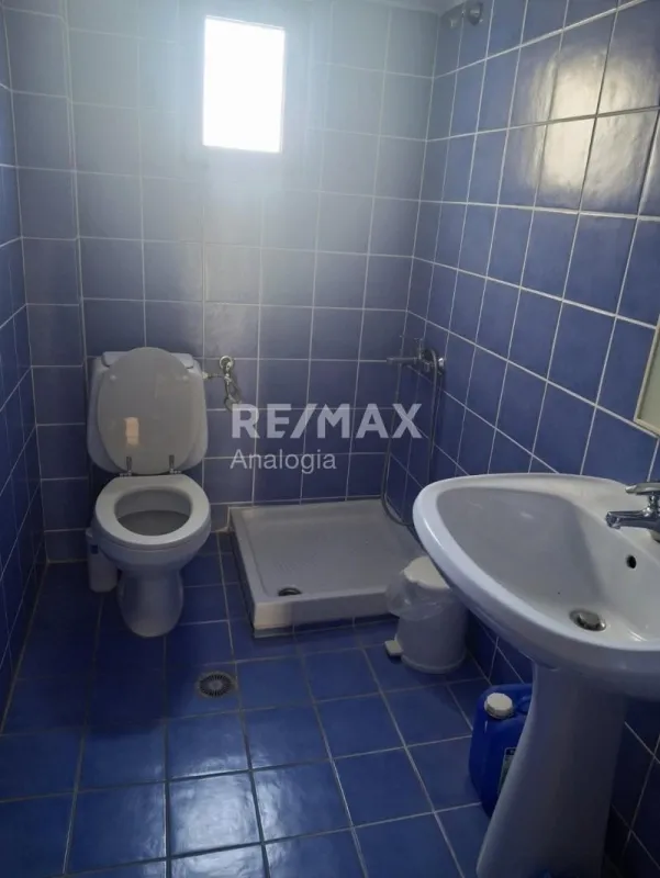 Salles de bain - Office Space with Unobstructed View in Thermi
