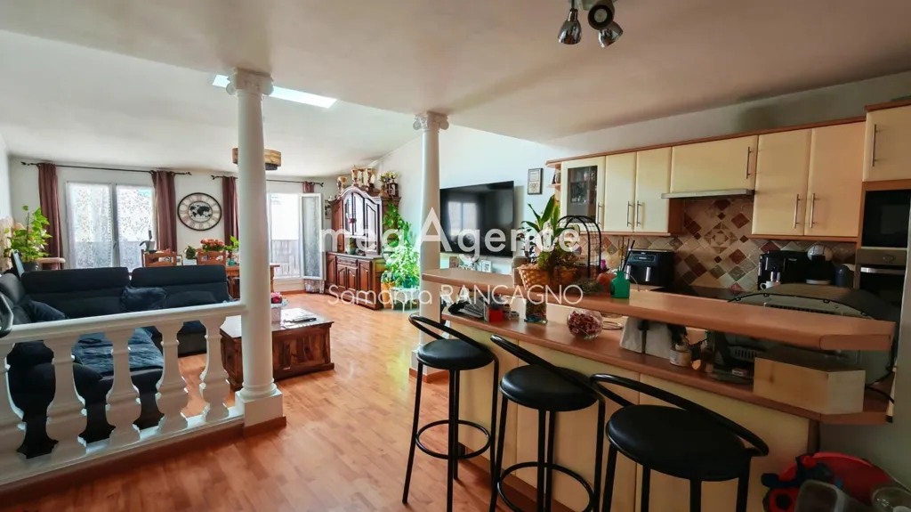 Köök - Charming Duplex Apartment in Fréjus Centre