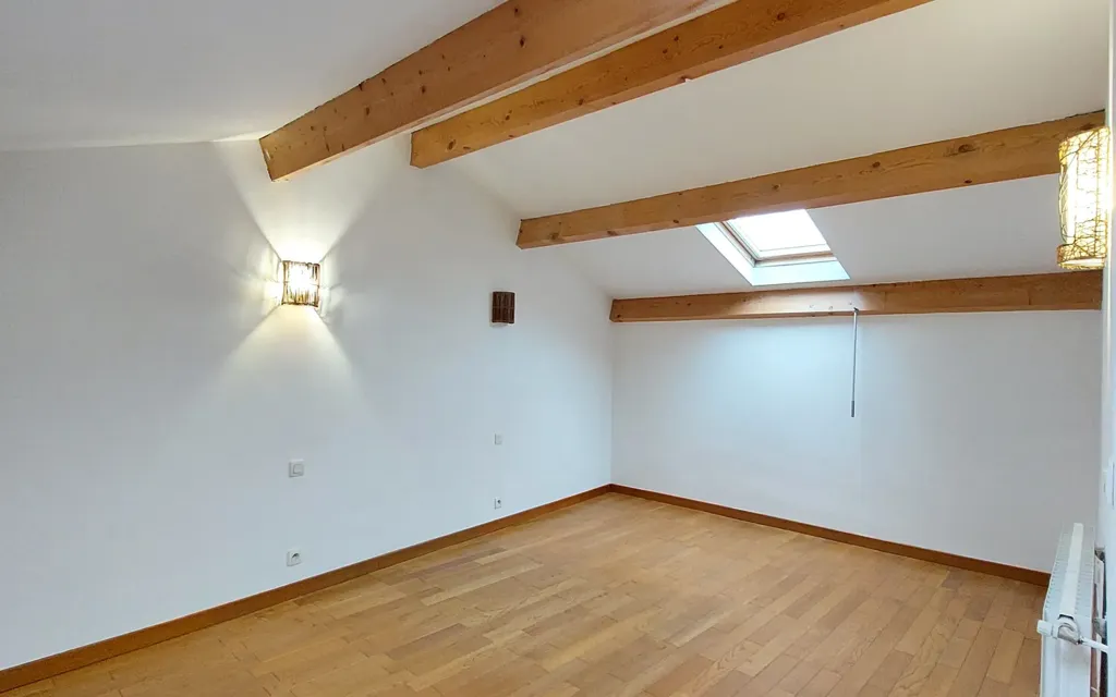 Pièces - Maison T4 avec Terrasse et Garage à Villeneuve