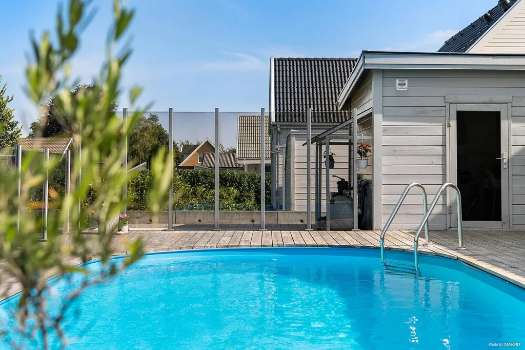 Bassein - Modern Villa with Pool in Påarp