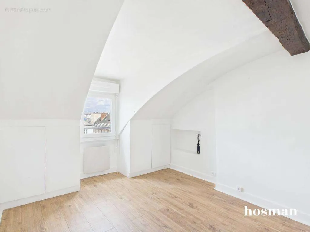 Toad - 2-Bedroom Parisian Flat with Rooftop View