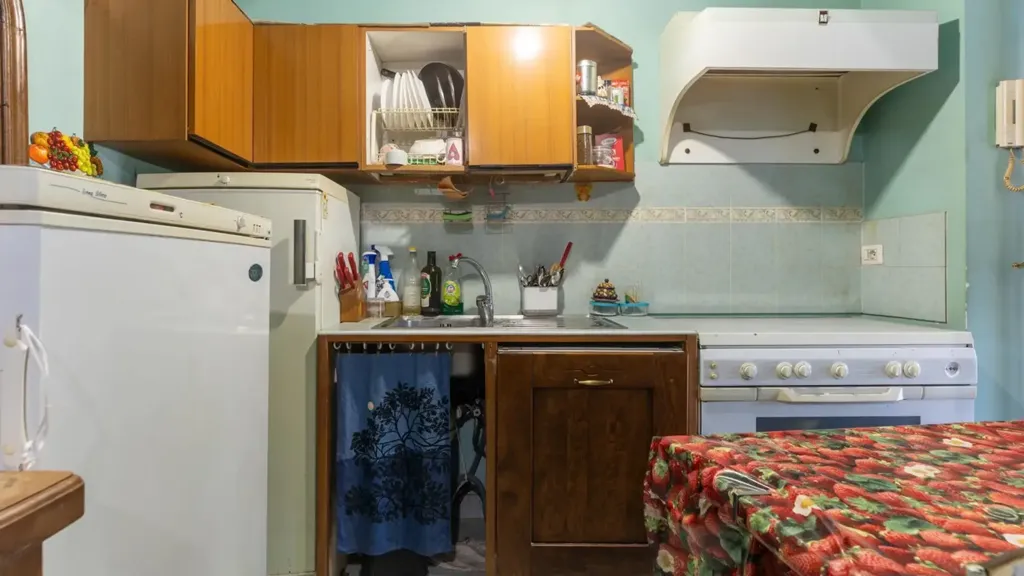 Köök - Three-Bedroom Apartment with Garden in Garbatella, Rome