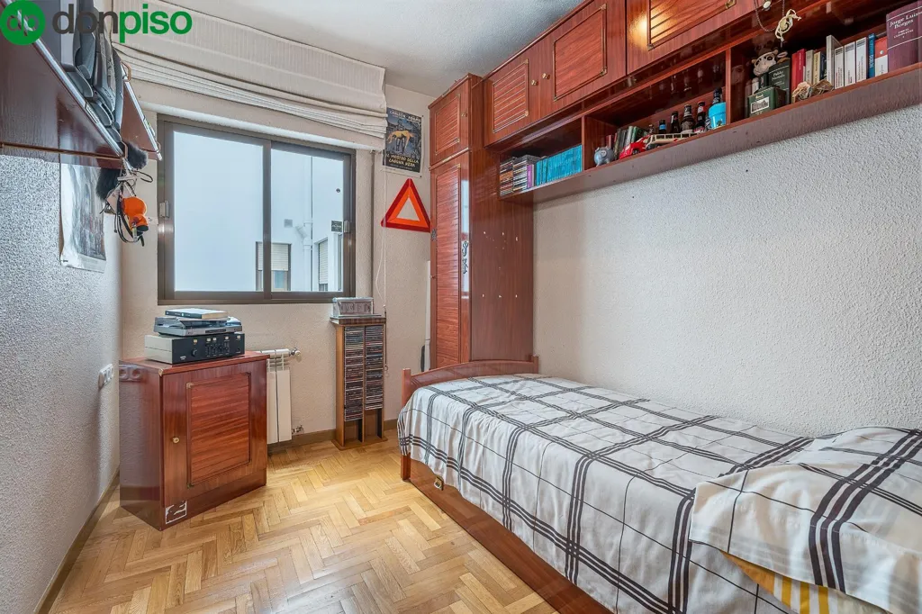 Chambres - 3-Bed Apartment with Balcony in Pajaritos, Granada