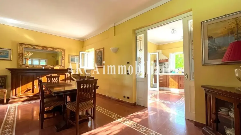 Dining Room - Rustic Villa with Garden in Pietrasanta