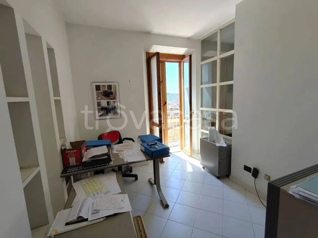 Bureau - Spacious Apartment with Balcony in Priverno
