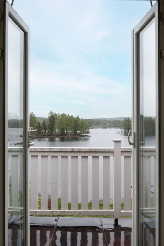 Rõdu - Villa with Lakefront in Söderbärke