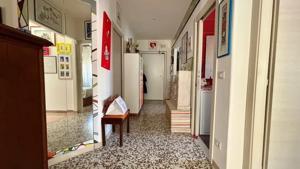 Esik - Rustic-Style Apartment with Balcony in Florence