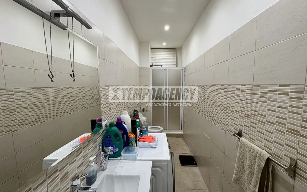 Salles de bain - Rearranged Apartment with Balcony in Pieve Emanuele