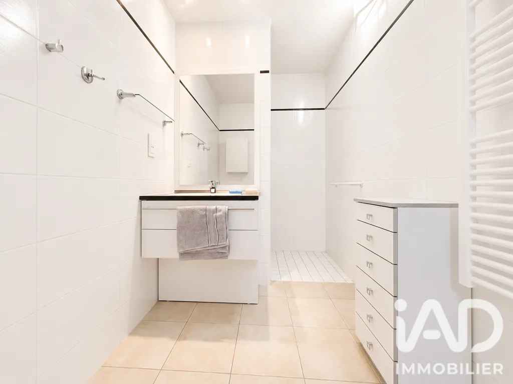 Salles de bain - Appartement T3 avec Piscine dans Résidence Senioriales à Lombez