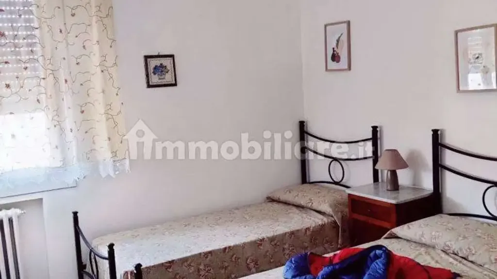 Camere da letto - Appartamento con balcone e garage a Modena