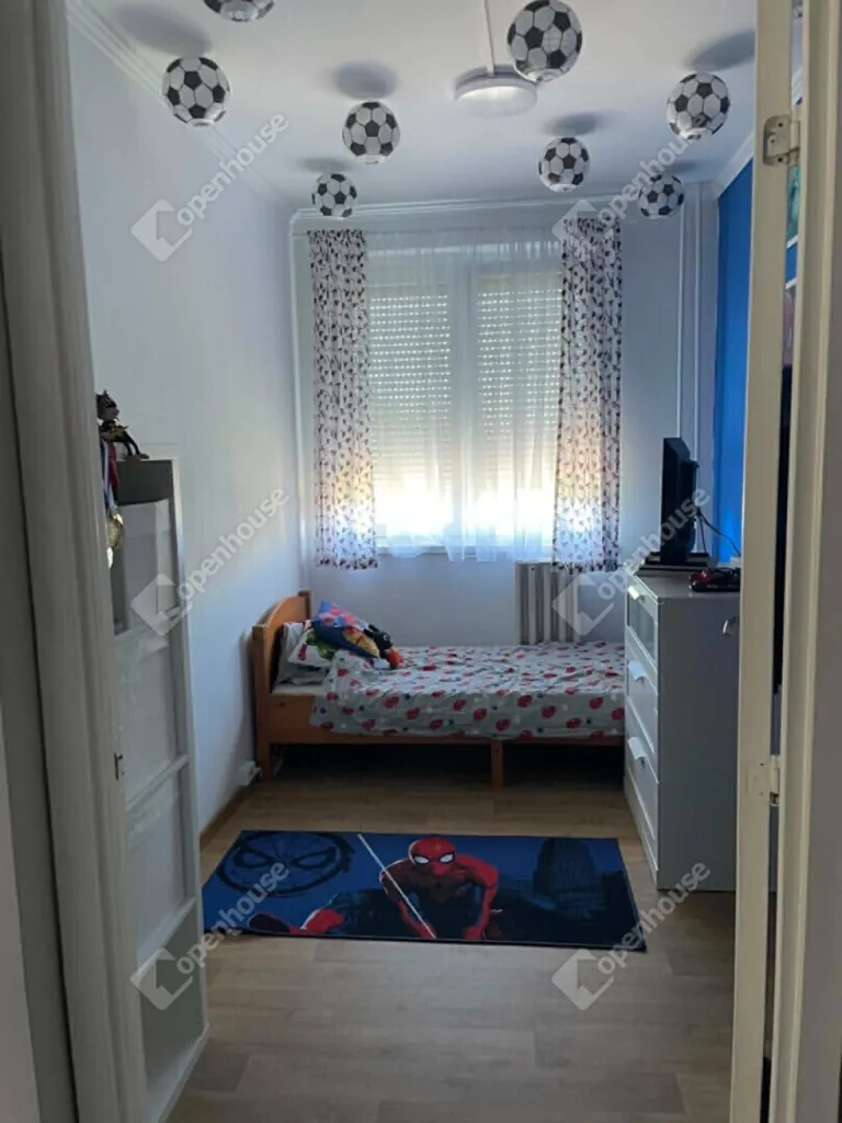 Magamistoad - Modernised Apartment with Balcony in Tatabánya