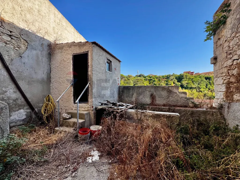 Jardin - Rustic House with Courtyard in Ossi