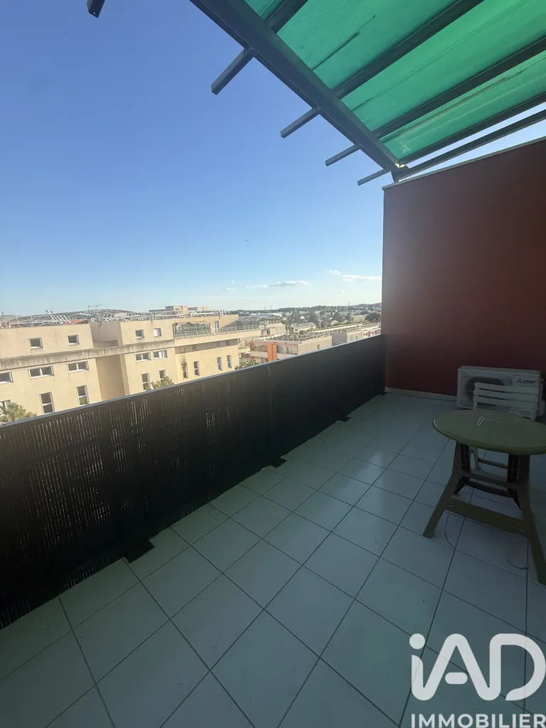 Rõdu - Bright Apartment with Terrace in Nîmes