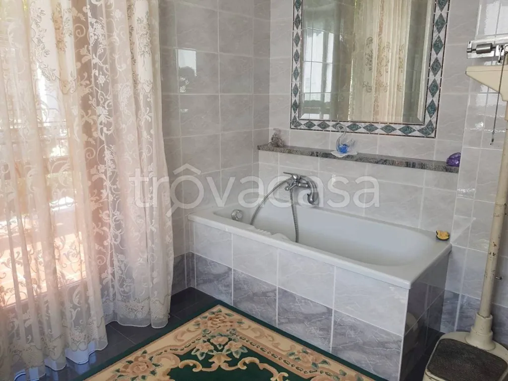 Salles de bain - Villa with Garden and Terraces in Torre Pellice