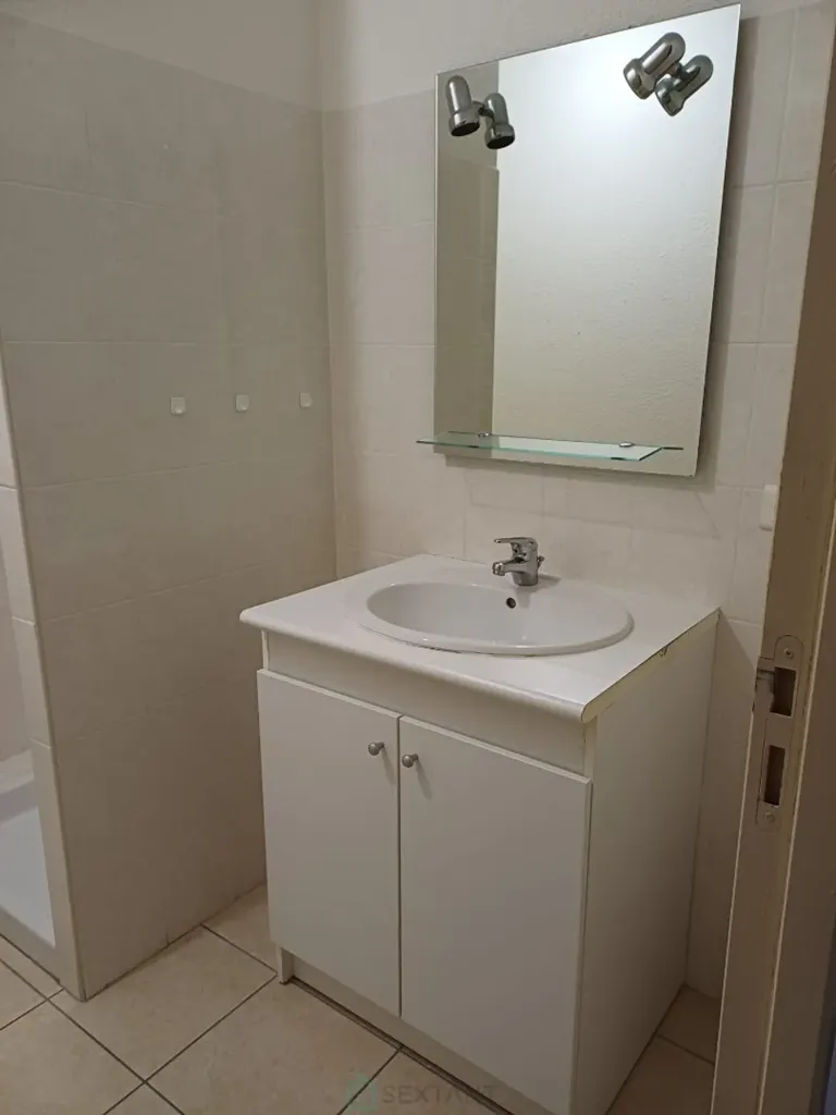 Salles de bain - Immeuble de Rapport 100 % Loué à Ribérac