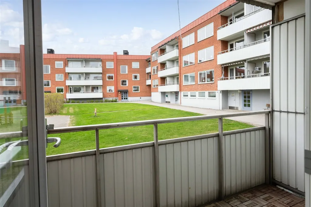 Rõdu - Light and Spacious Flat with Balcony in Murberget