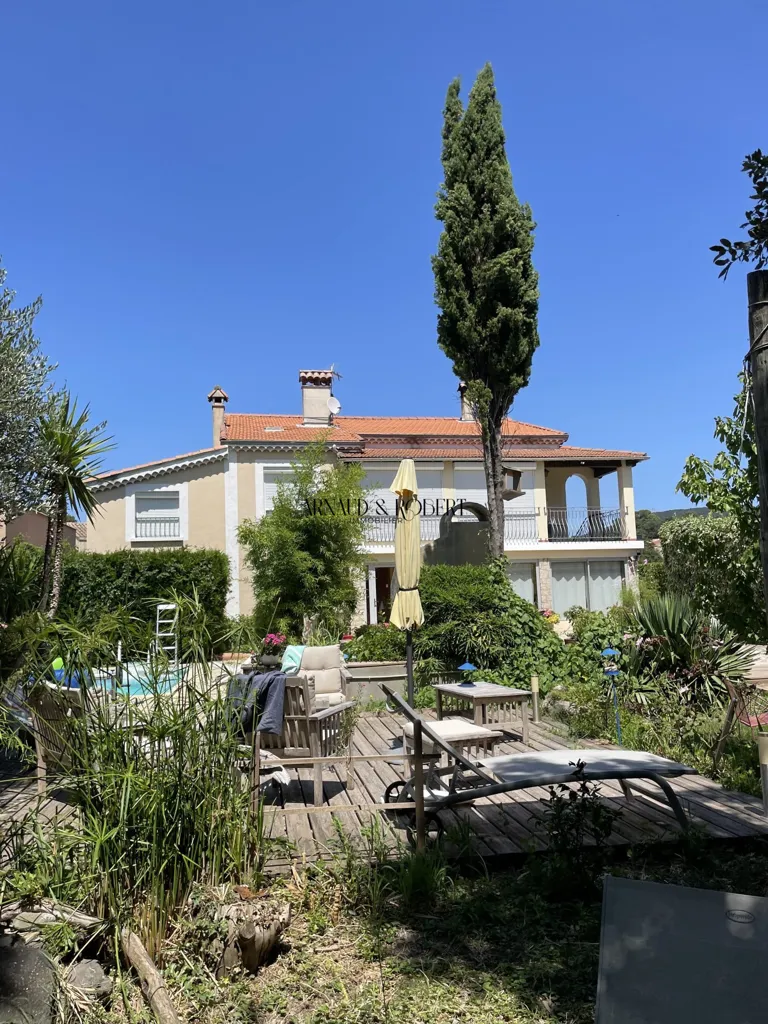 Jardin - Villa avec Piscine à Savasse