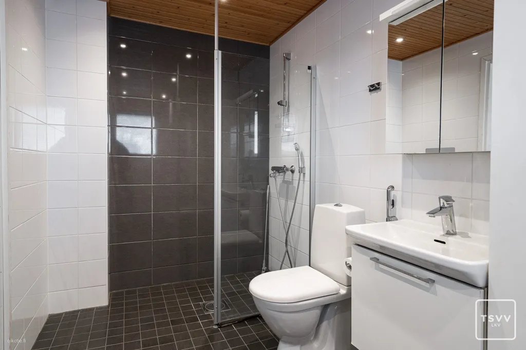Salles de bain - Bright Studio with Balcony in Turku City Centre