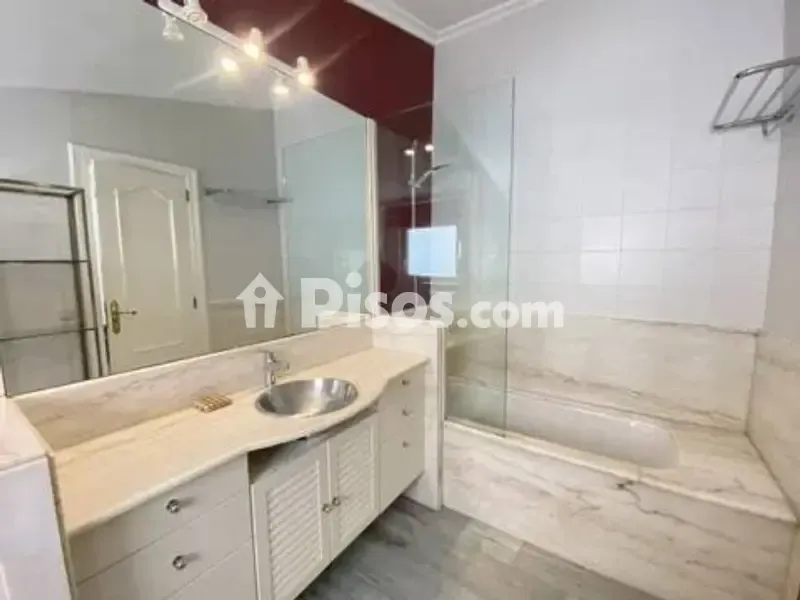 Salles de bain - Penthouse with Cathedral Views in Historic Centre
